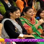 Kiya Apne Khabhi Kisi Ko Gatein Huwe Larte Dekha Hai – Watch This